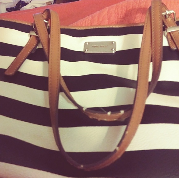 Nine West Handbags - Nine West bag Sz 19x14x4 $25 + free gift any item